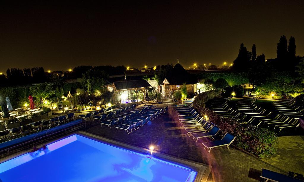Hotel Thermen Дилбеек Екстериор снимка